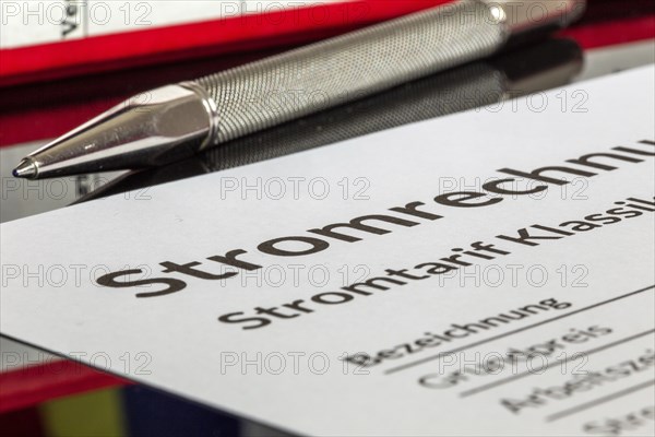 Symbolic image: Close-up of an electricity bill