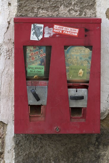 Chewing gum vending machine from the 1950s, Bavaria, Germany, Europe