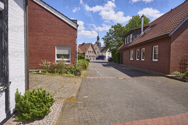 Small housing estate and St Mauritius Church in the Hausdülmen district, Dülmen, Münsterland,