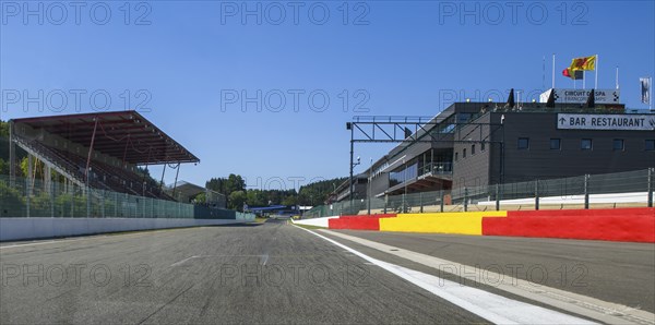 View from the perspective of a racing driver on the long start-finish straight of the Spa race