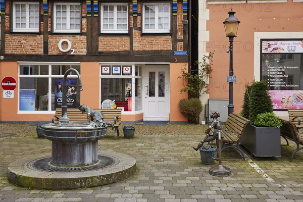 Blue Monday play fountain by artist Bonifatius Stirnberg and O2 branch at Heumarkt in Warendorf,