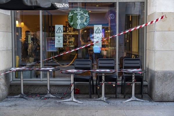 Starbucks Café, closed, take away only, in the city centre, shopping street Westenhellweg, shopping