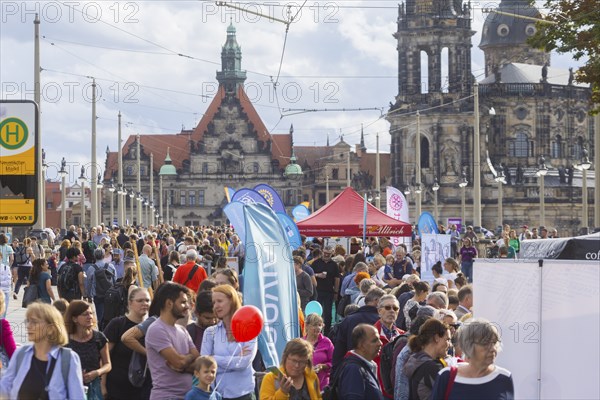 The organiser of Dresden is (s) t bunt is the Cellex Foundation. The motto of this year's banquet