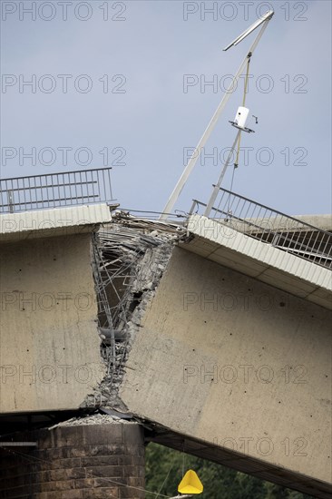 Fracture site on the Carola Bridge after the collapse of parts in Dresden, 11/09/2024