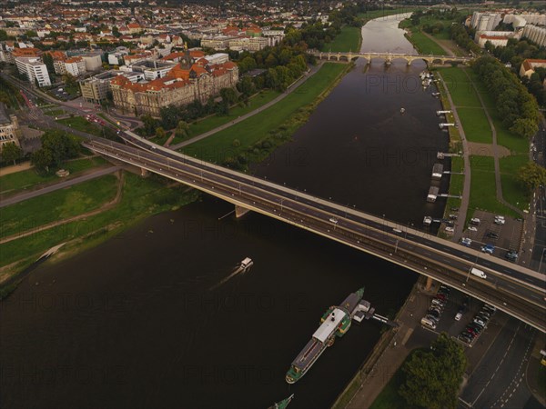 In the early hours of the morning, a section of the Carola Bridge collapsed for unknown reasons.