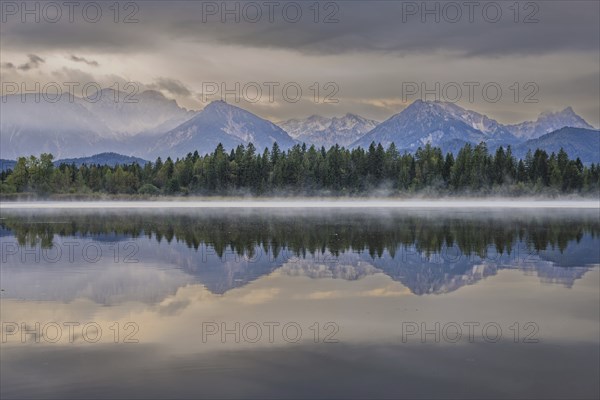 Sunrise, Lake Hopfensee, near Füssen, Ostallgäu, with the Tannheim Mountains behind, Allgäu,