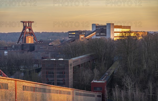 Zeche Zollverein, double trestle headframe shaft 12, coal washing plant with the Ruhr Museum,
