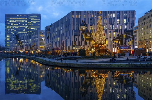 Christmas market, at the Kö-Bogen shopping centre, in the city centre of Düsseldorf, at the back