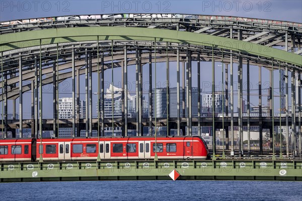 Railway Elbbrücken, at Elbbrücken station, spanning the Norderelbe, S-Bahn, in the background the