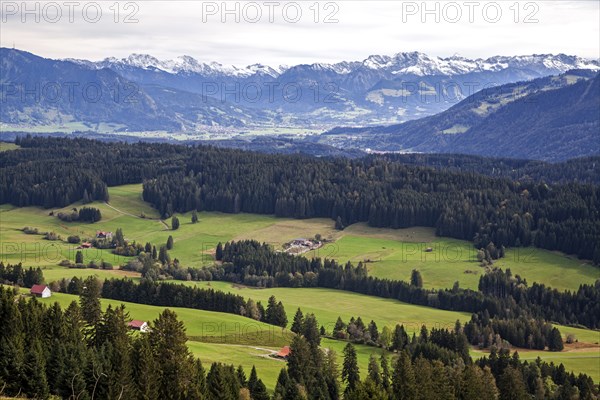 View from the Hauchenberg ridge to the Illertal valley and mountains of the Allgäu Alps, Missen,