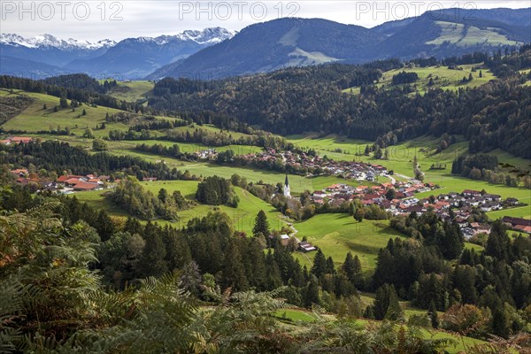 View from the Hauchenberg ridge to Missen and mountains of the Allgäu Alps, Oberallgäu, Bavaria,