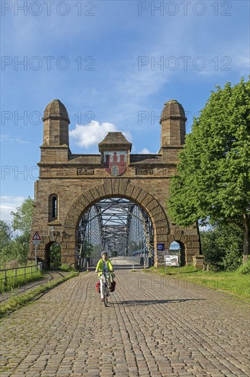 Cyclist, cycle path, Old Harburg Elbe Bridge, Harburg, Hamburg, Germany, Europe