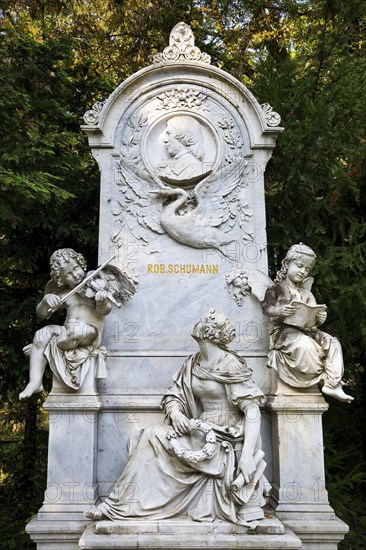 Robert and Clara Schumann's grave of honour, Old Cemetery, Bonn, North Rhine-Westphalia, Germany,