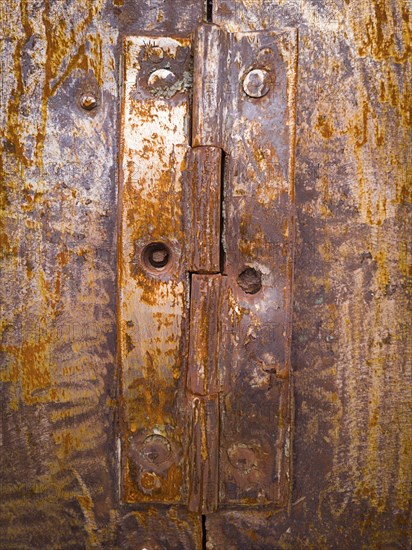 Vintage door hinges, rust, mobile photo