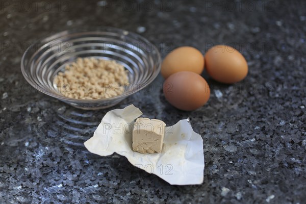 Swabian cuisine, preparation of broad beans with yeast dumplings, broad beans, ingredients for