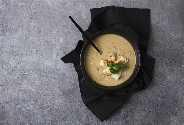Cream soup, mashed soup, beige, mushroom, onion, cauliflower, vegetarian soup