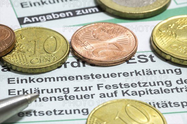Income tax return, main form ESt 1 A, form, biros, EURO, coins