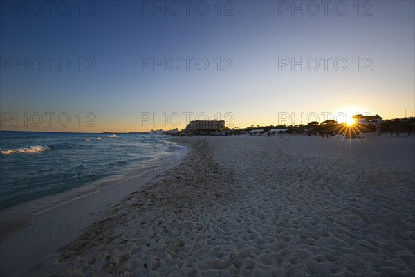 Playa Delfines (Dolphin Beach) nicknamed El Mirador (The Lookout) – one of the most scenic public