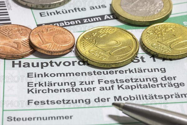 Income tax return, main form ESt 1 A, form, biros, EURO, coins