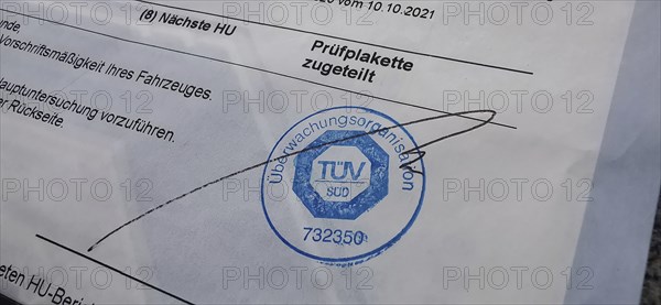 Car, passenger car, documents, TÜV report of the general inspection, result without defects found,