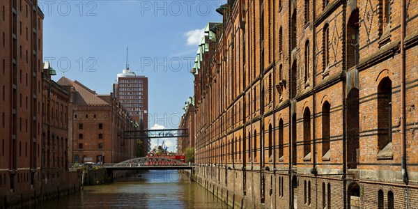 View from Kibbelsteg into Brooksfleet, Speicherstadt, Hamburg, Germany, Europe