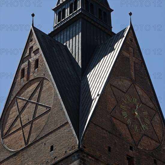 Tower detail of the Marktkirche St. Georgii et Jacobi with hexagram and tower clock, state capital