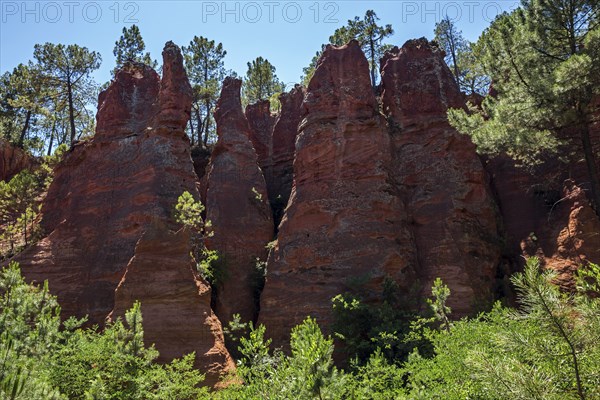 Ochre nature trail, Le Sentier des Ocres, former ochre mining area, ochre rocks, Roussillon,
