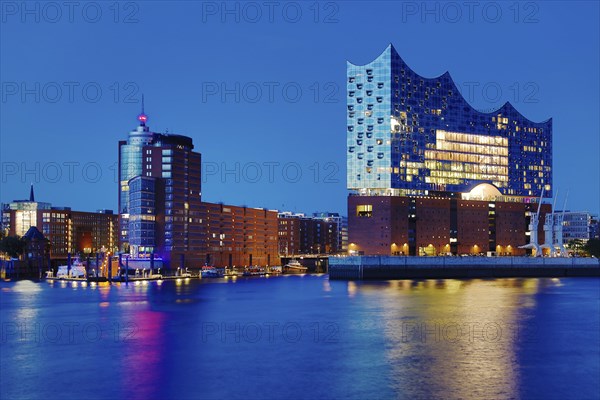 Elbe Philharmonic Hall and Columbus Haus in the evening, Hafencity, Hamburg, Germany, Europe