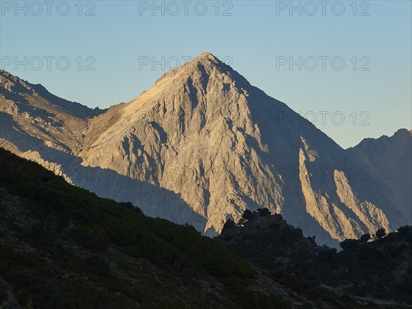 Kallergi Hut, Samaria Gorge, light grey mountain top, morning light, cloudless blue sky, Omalos,