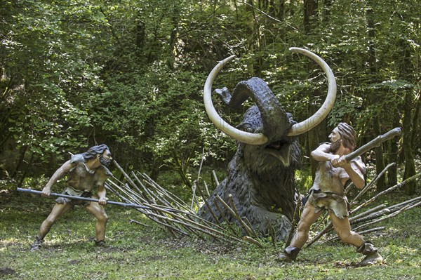 Diorama showing Neanderthal hunters killing trapped prehistoric mammoth at Prehisto Parc, theme