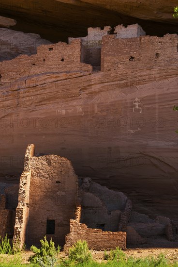 White house ruin, Native Americans, Indians, Indigenous people in Chelly Canyon, Arizona, USA,