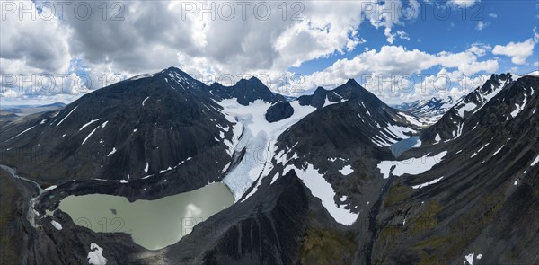 Kaskasavagge valley with Kaskapakte glacier and mountains, Kaskasatjåkka mountain, Kuopertjåkka and