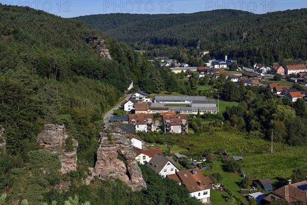 Schillerfelsen, red sandstone rock on the Dahner Felsenpfad, Dahn, Südwestpfalz district,