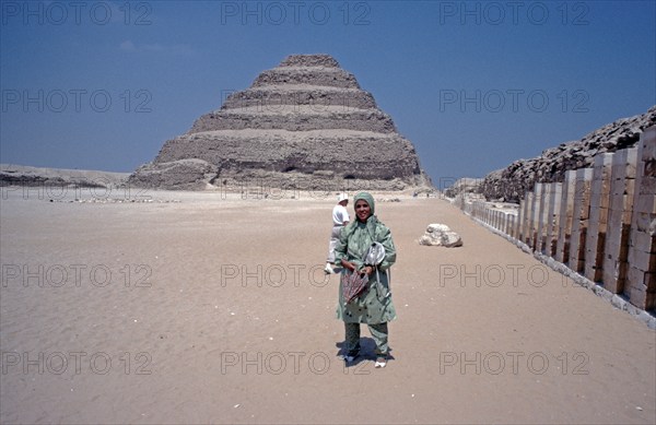 Tour guide, step pyramid of Djoser, Sakkara, al-Jiza governorate, Egypt, September 1989, vintage,