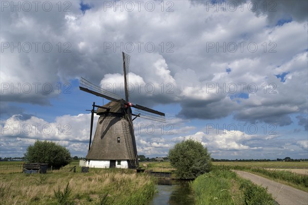 Oude Doornse mill is a windmill near Almkerk in the Dutch province Noord-Brabant