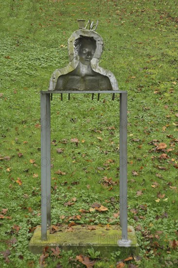 Sculpture Aus der Stille by Ubbo Enninga 2006, head, 3D effect, spatial, three-dimensional,