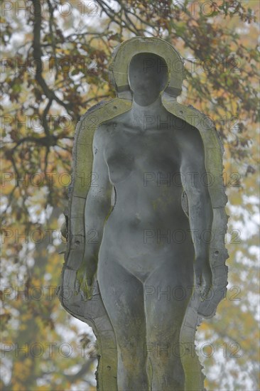 Sculpture Day and Night by Ubbo Enninga, female figure, 3D effect, three-dimensional,