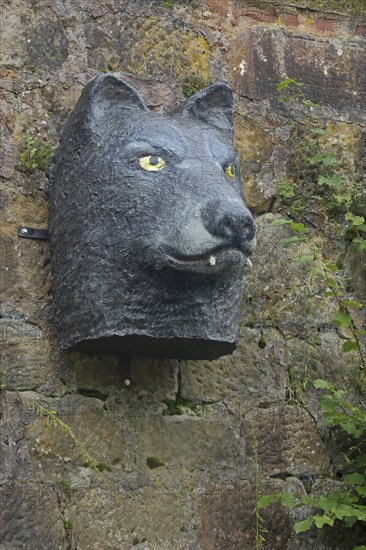 Sculptures by Pasquale Ippolito on the Brothers Grimm fairy tale The Wolf and the Seven Little