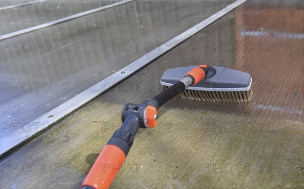 Clean patio roof with telescopic pole and brush