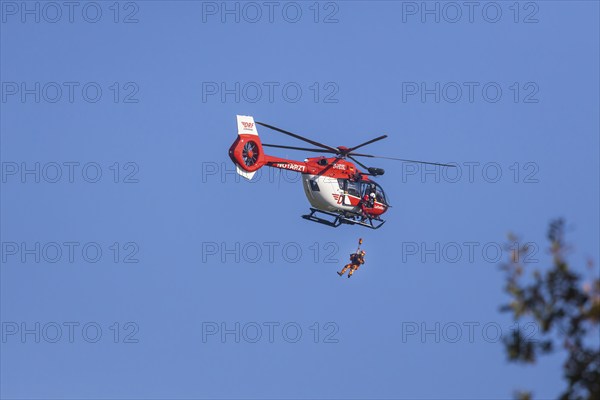 International disaster control exercise Magnitude with more than 1000 rescuers. Abseiling from a