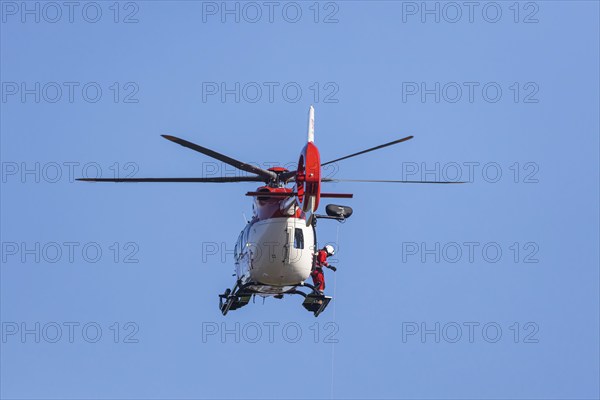 International disaster control exercise Magnitude with more than 1000 rescuers. Abseiling from a