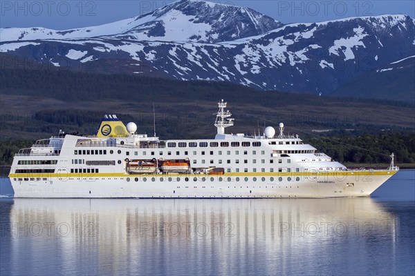Cruise ship Hamburg near Tromsö, Norway, Troms, Kvaløya, Kvalöya, Gråtinden, 871 m, Graatinden,