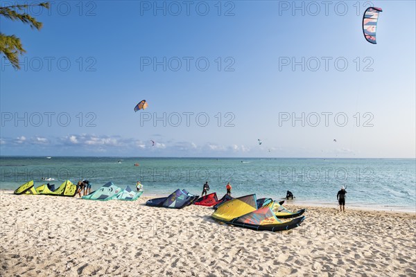 Kite surfer, Le Morne Kitesurf spot, Le Morne Brabant, south coast, Indian Ocean, island,