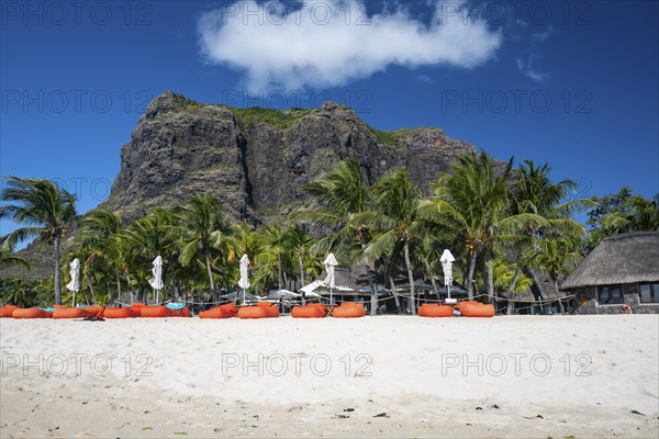 Beach, Le Morne, Brabant, peninsula, mountain with luxury hotel, south-west, Indian Ocean, island,
