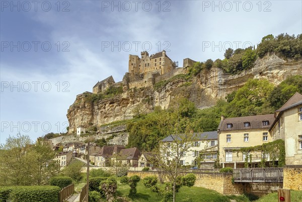 View of Beynac-et-Cazenac with castle on topof cliff, Dordogne department, France, Europe