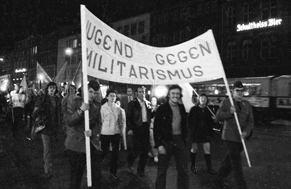 Left-wing and pacifist demonstration for the anti-war day on 1.9.1971 in Bochum.banner: Youth