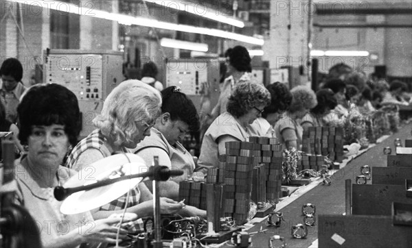 Women's jobs at the appliance manufacturer Krups on 24.06.1975 in Bottrop, Germany, Europe