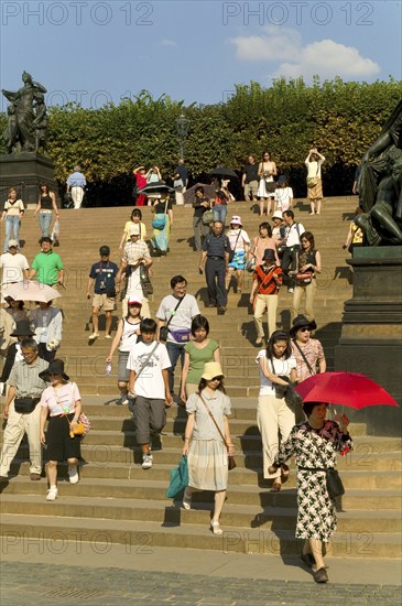 Brühl's Terrace, tourists on the steps