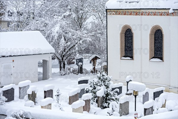 Cemetery at St Martin's parish church, late Middle Ages, snowed in, fresh snow, heavy snowfall,