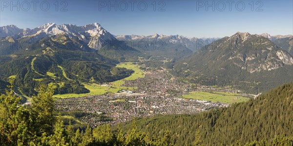 Panorama from Wank, 1780m, onto the Wetterstein Mountains with Alpspitze 2628m, Jubiläumsgrat and